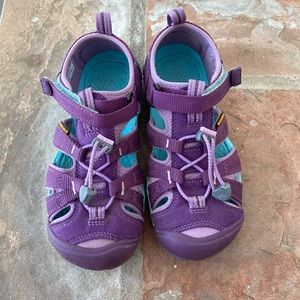 Keen girl’s outdoor shoes size 1
